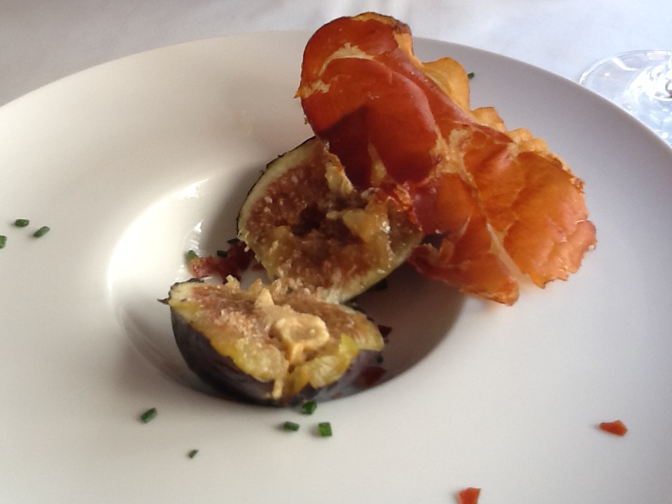 La Pitanza en Valencia Breva rellena de Foie con Crujiente de Jamón Serrano